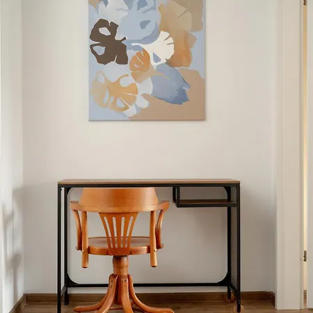 Modern With Balcony In By Renters Appartement *
