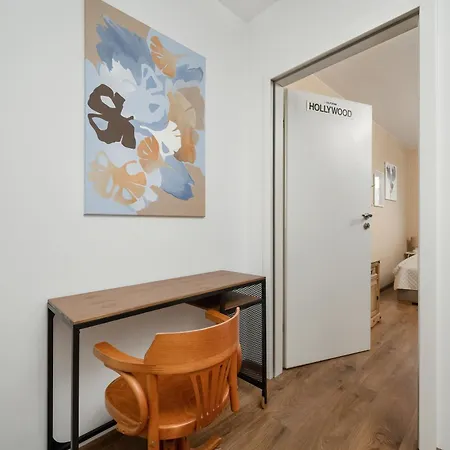 Modern With Balcony In By Renters * Breslavia