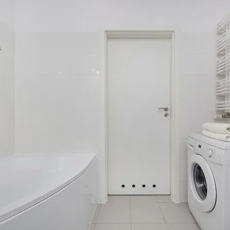 Modern With Balcony In By Renters * Breslau
