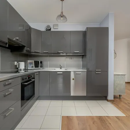 Appartamento Modern With Balcony In By Renters Breslavia
