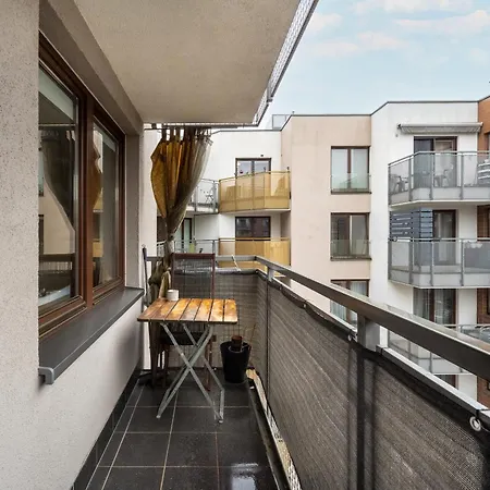 Modern With Balcony In By Renters Breslau