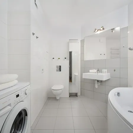 Modern With Balcony In By Renters Breslau